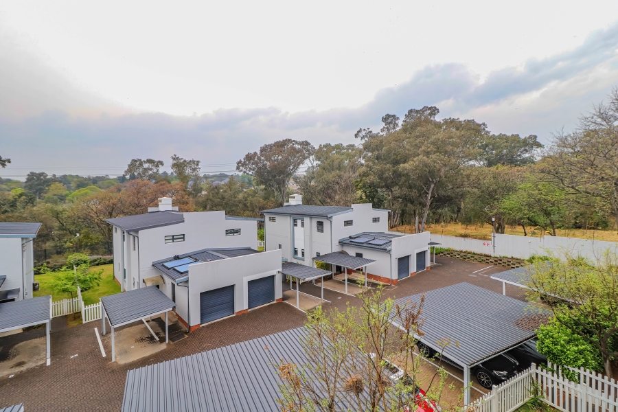 To Let 2 Bedroom Property for Rent in Bryanston Gauteng