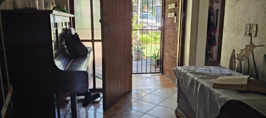 5 Bedroom Property for Sale in Pretoria Gardens Gauteng