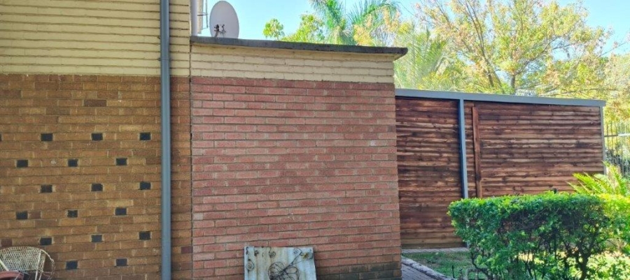5 Bedroom Property for Sale in Pretoria Gardens Gauteng