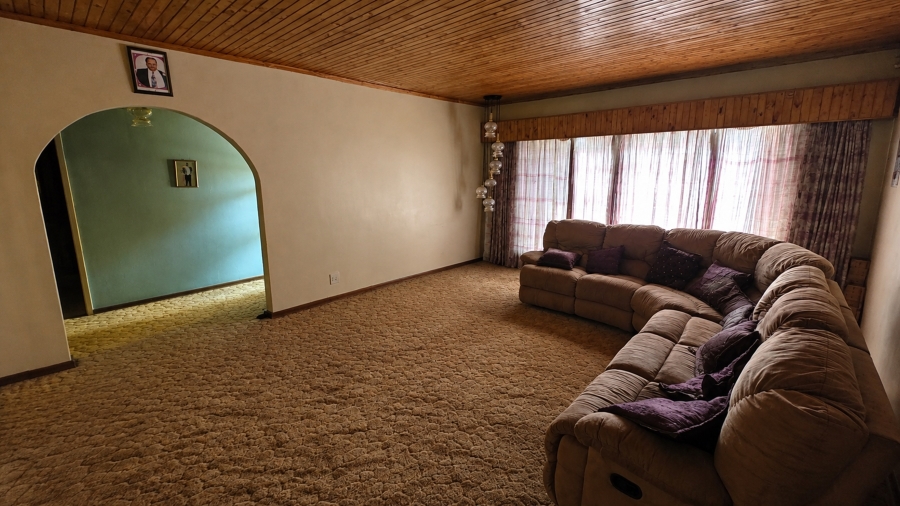 5 Bedroom Property for Sale in Annlin Gauteng