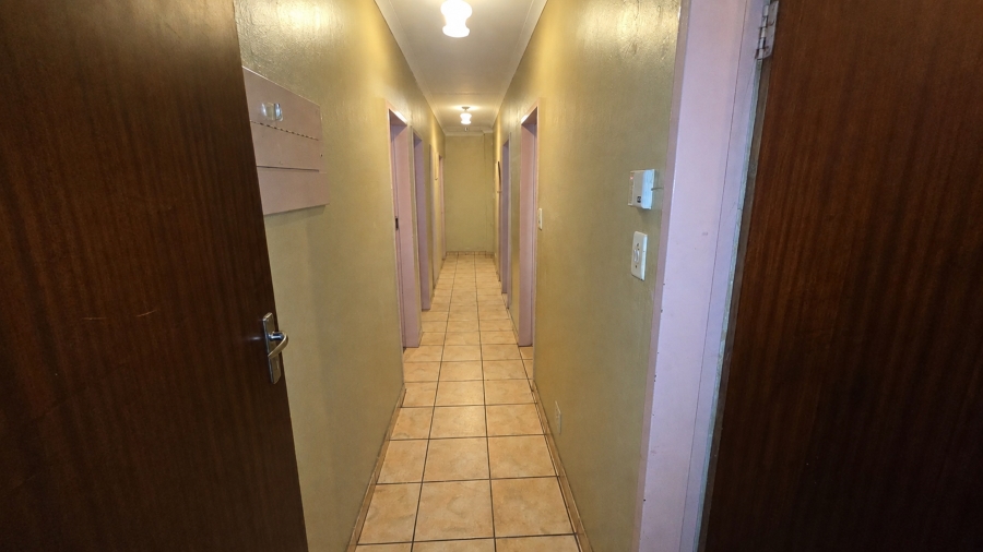 5 Bedroom Property for Sale in Annlin Gauteng
