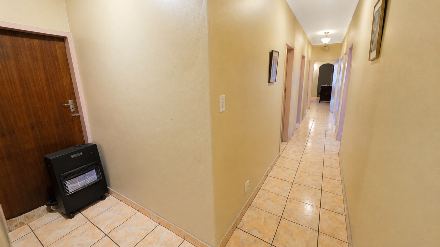 5 Bedroom Property for Sale in Annlin Gauteng