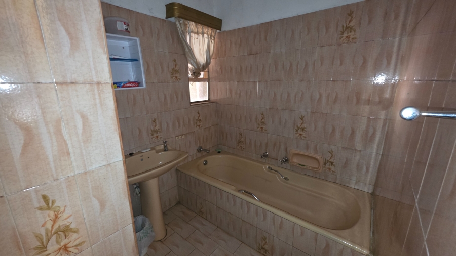 5 Bedroom Property for Sale in Annlin Gauteng