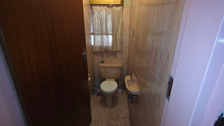 5 Bedroom Property for Sale in Annlin Gauteng