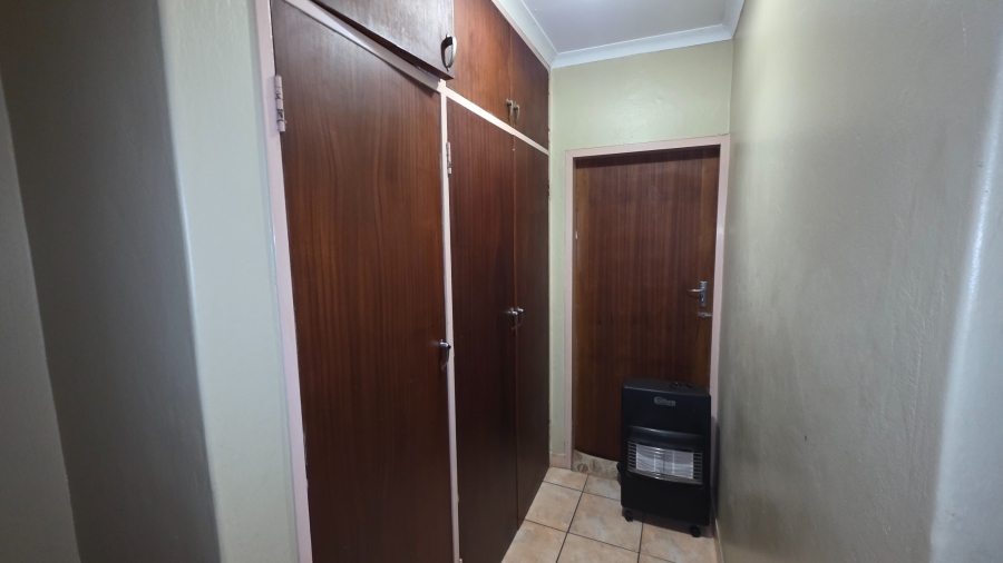 5 Bedroom Property for Sale in Annlin Gauteng