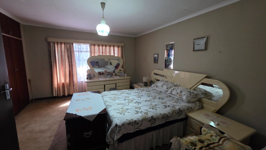 5 Bedroom Property for Sale in Annlin Gauteng