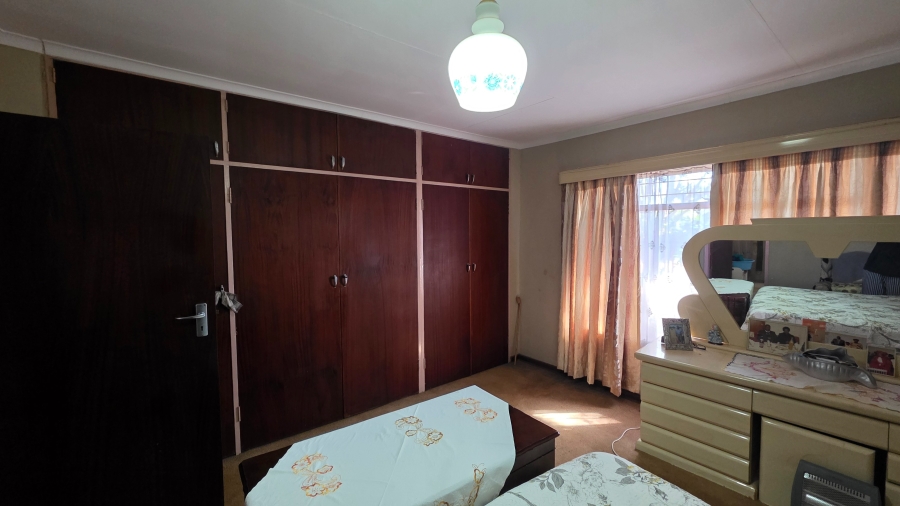 5 Bedroom Property for Sale in Annlin Gauteng