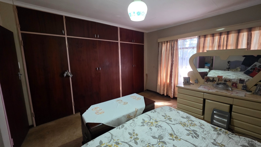 5 Bedroom Property for Sale in Annlin Gauteng