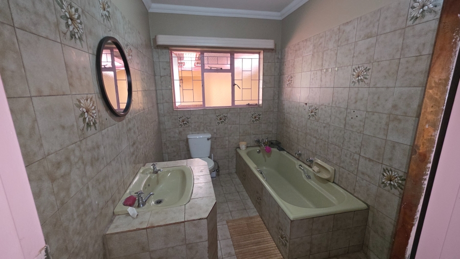 5 Bedroom Property for Sale in Annlin Gauteng