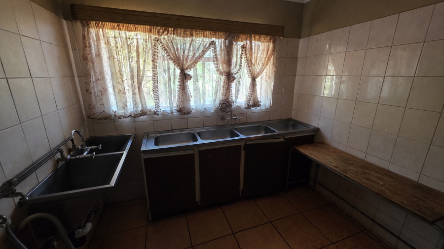 5 Bedroom Property for Sale in Annlin Gauteng