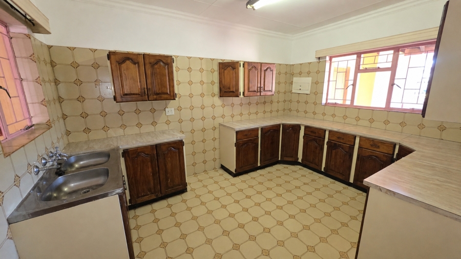 5 Bedroom Property for Sale in Annlin Gauteng