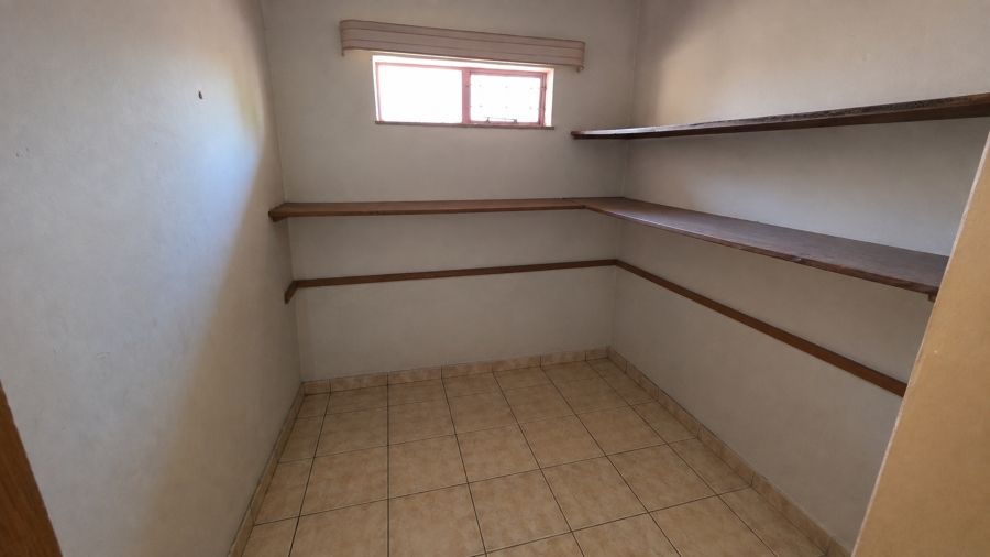 5 Bedroom Property for Sale in Annlin Gauteng