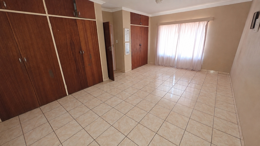 5 Bedroom Property for Sale in Annlin Gauteng