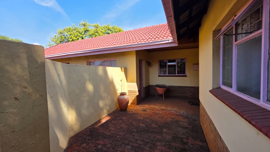 5 Bedroom Property for Sale in Annlin Gauteng