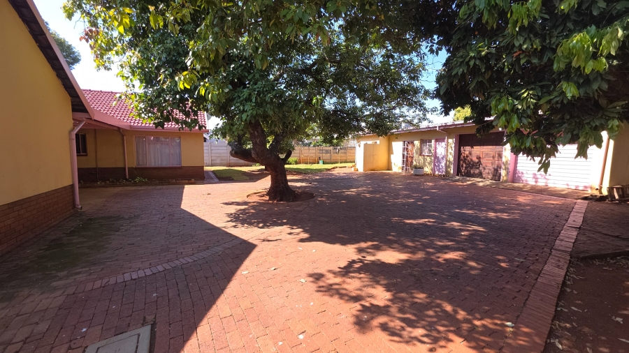 5 Bedroom Property for Sale in Annlin Gauteng