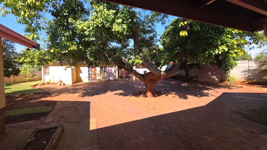 5 Bedroom Property for Sale in Annlin Gauteng
