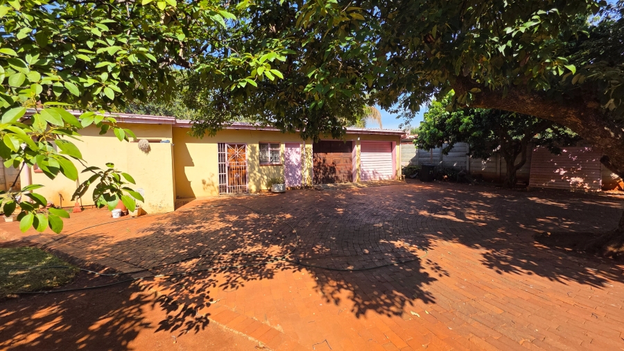 5 Bedroom Property for Sale in Annlin Gauteng