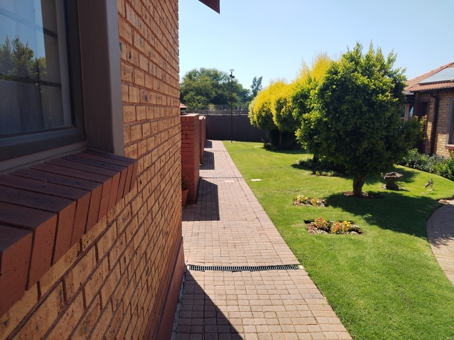 2 Bedroom Property for Sale in Willow Park Manor Gauteng
