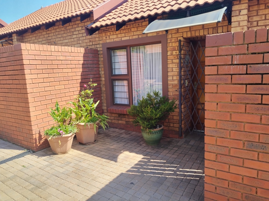 2 Bedroom Property for Sale in Willow Park Manor Gauteng