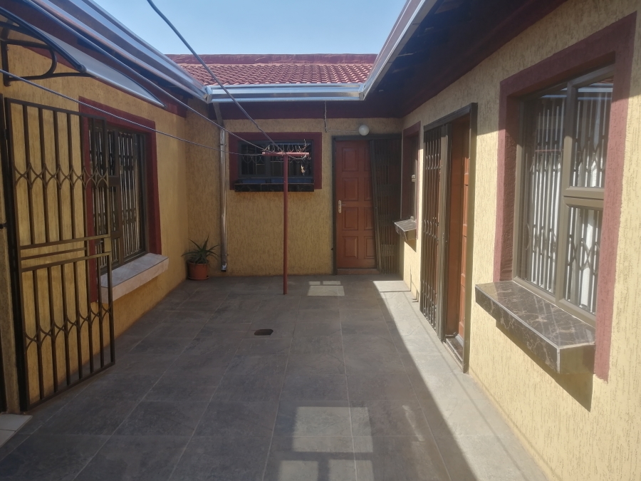 2 Bedroom Property for Sale in Twala Gauteng