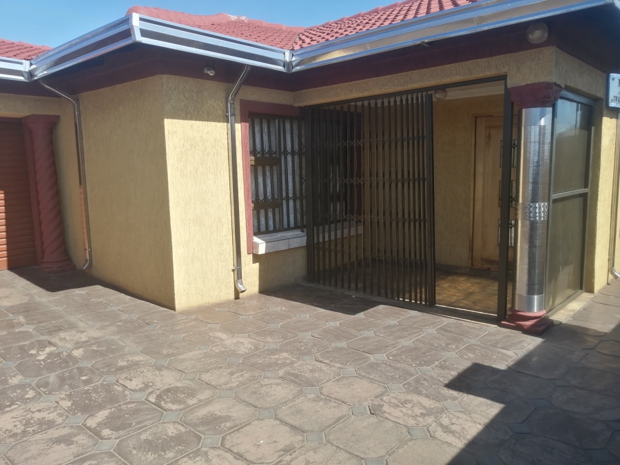 2 Bedroom Property for Sale in Twala Gauteng