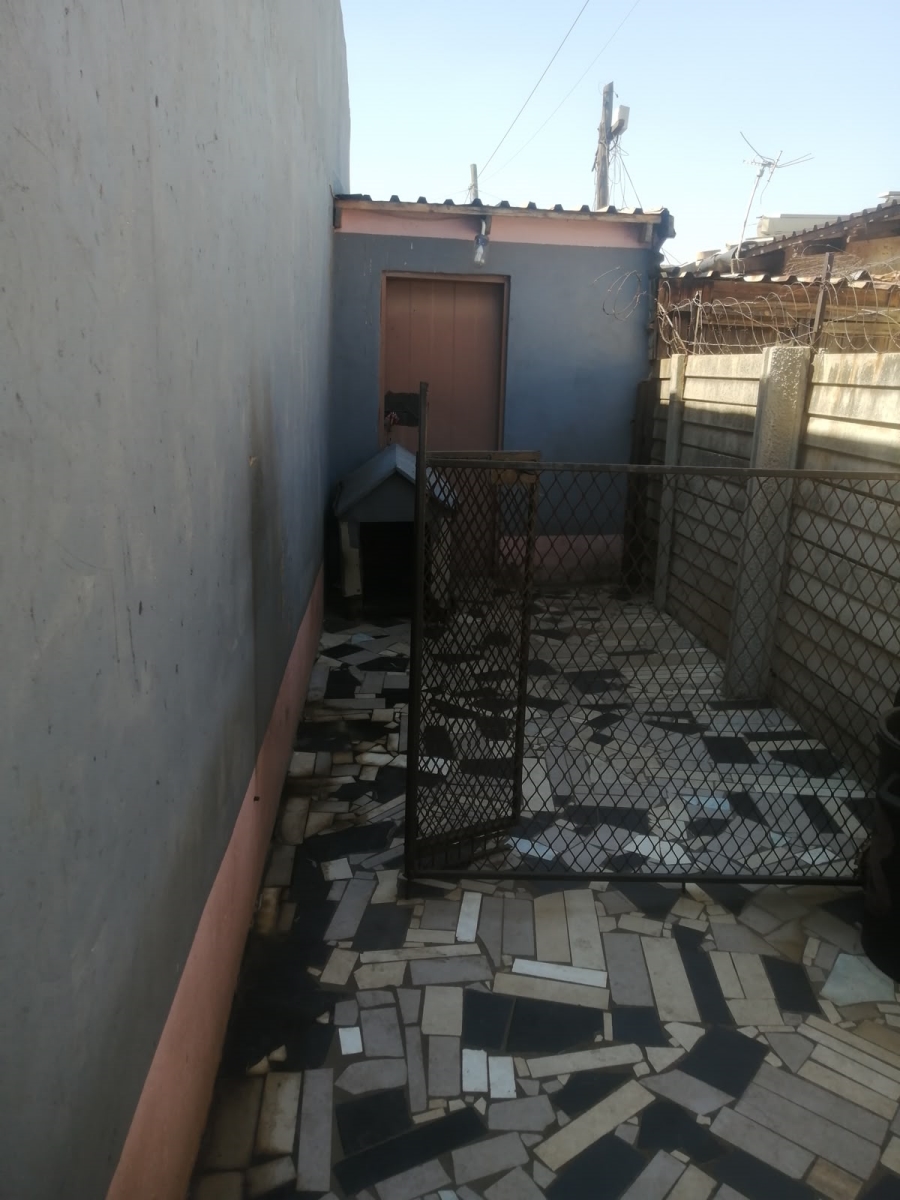 2 Bedroom Property for Sale in Twala Gauteng