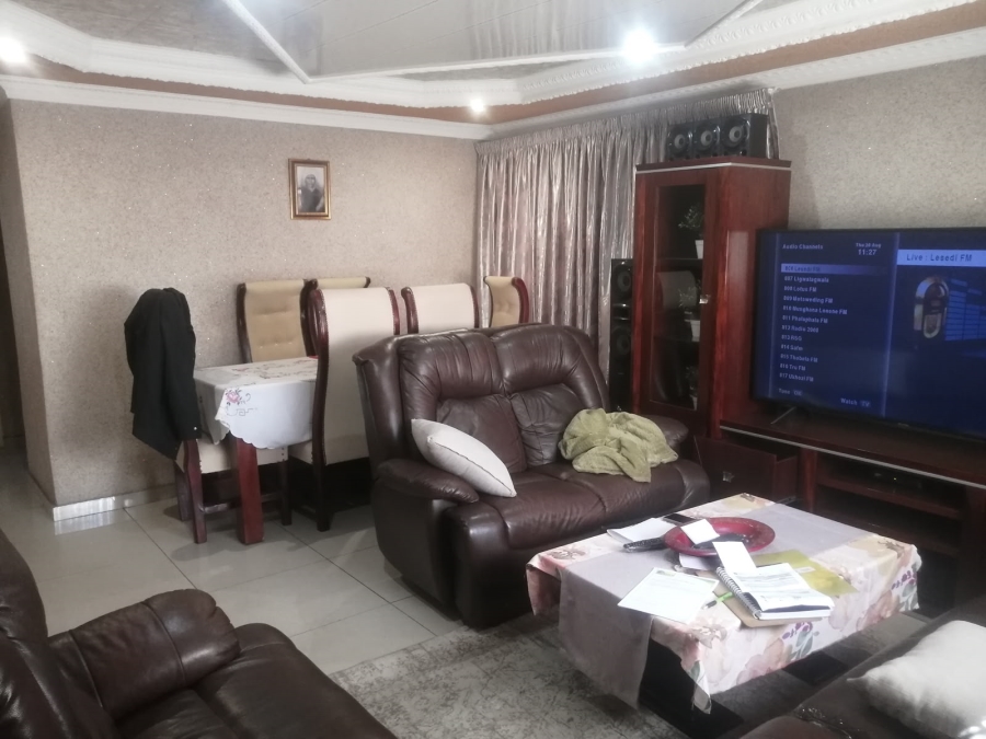 2 Bedroom Property for Sale in Twala Gauteng