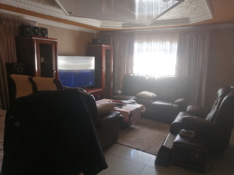 2 Bedroom Property for Sale in Twala Gauteng
