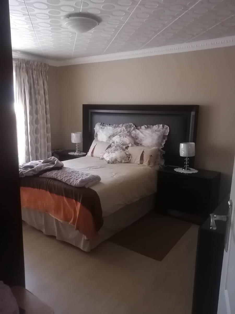 2 Bedroom Property for Sale in Twala Gauteng