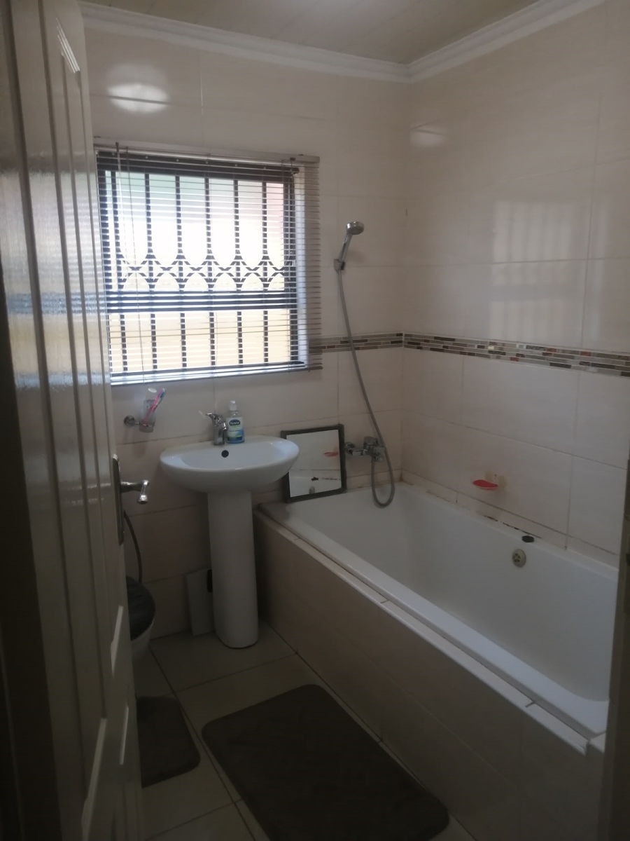 2 Bedroom Property for Sale in Twala Gauteng