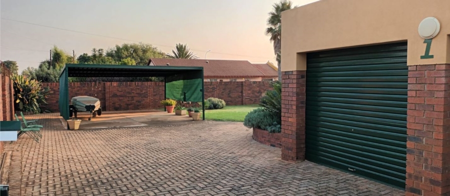 3 Bedroom Property for Sale in Westonaria Gauteng