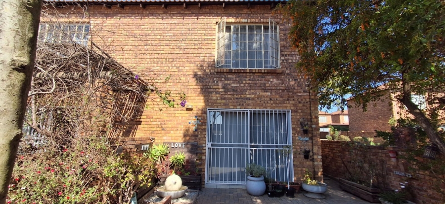 2 Bedroom Property for Sale in Wilgeheuwel Gauteng