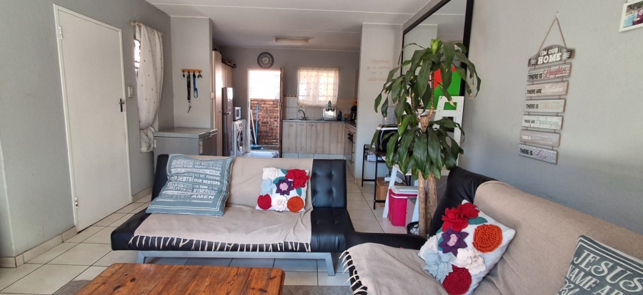 2 Bedroom Property for Sale in Wilgeheuwel Gauteng
