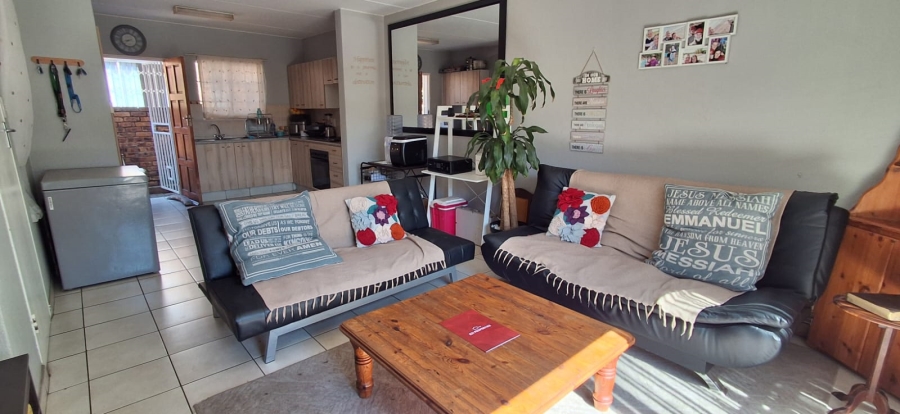 2 Bedroom Property for Sale in Wilgeheuwel Gauteng