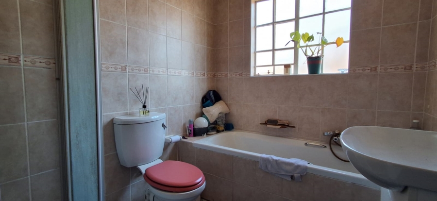 2 Bedroom Property for Sale in Wilgeheuwel Gauteng