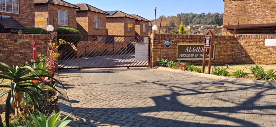 2 Bedroom Property for Sale in Wilgeheuwel Gauteng