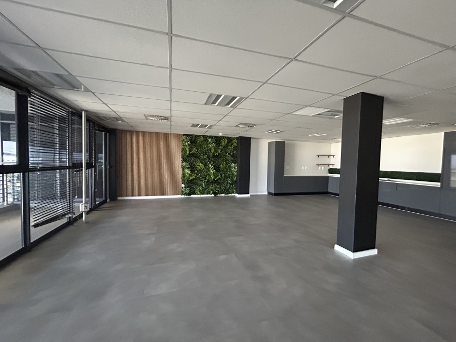 To Let Commercial Property for Rent in Vorna Valley Gauteng