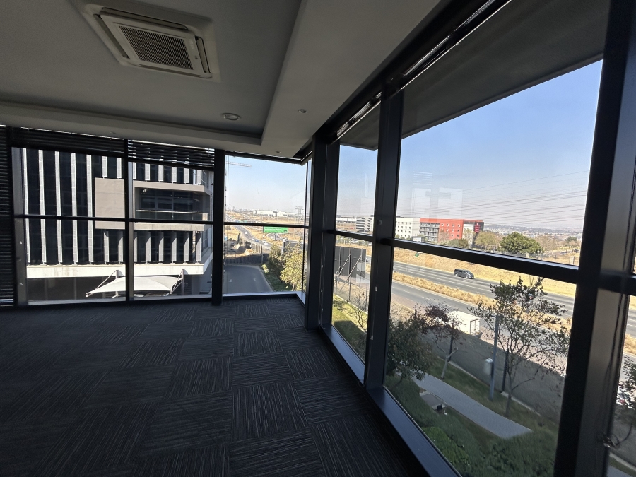 To Let Commercial Property for Rent in Vorna Valley Gauteng