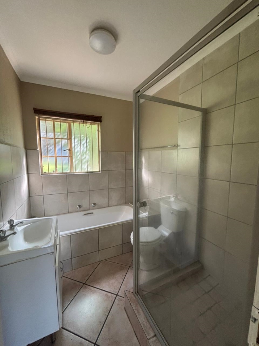 2 Bedroom Property for Sale in Wilgeheuwel Gauteng