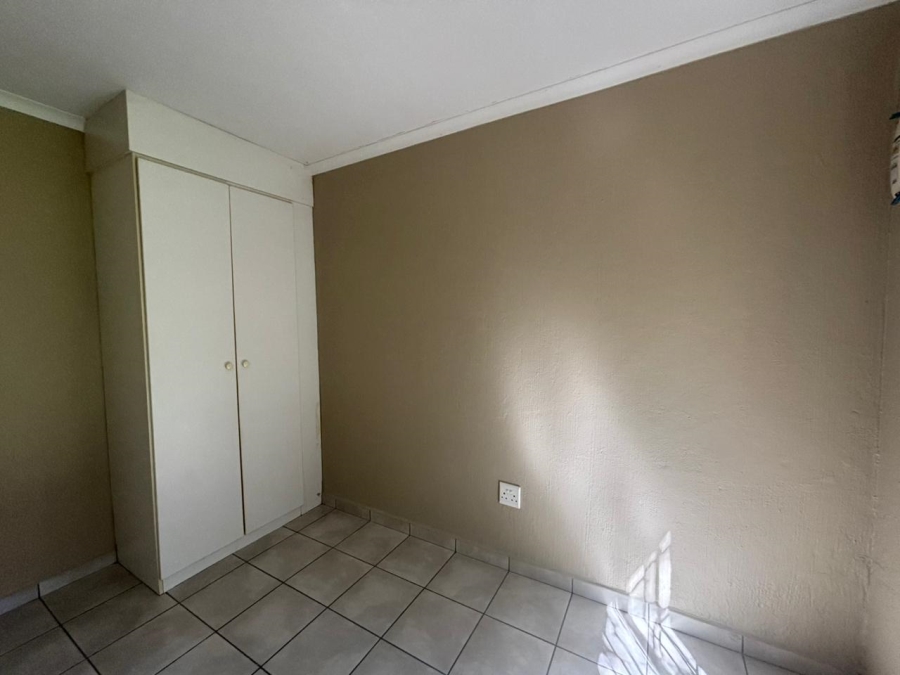 2 Bedroom Property for Sale in Wilgeheuwel Gauteng