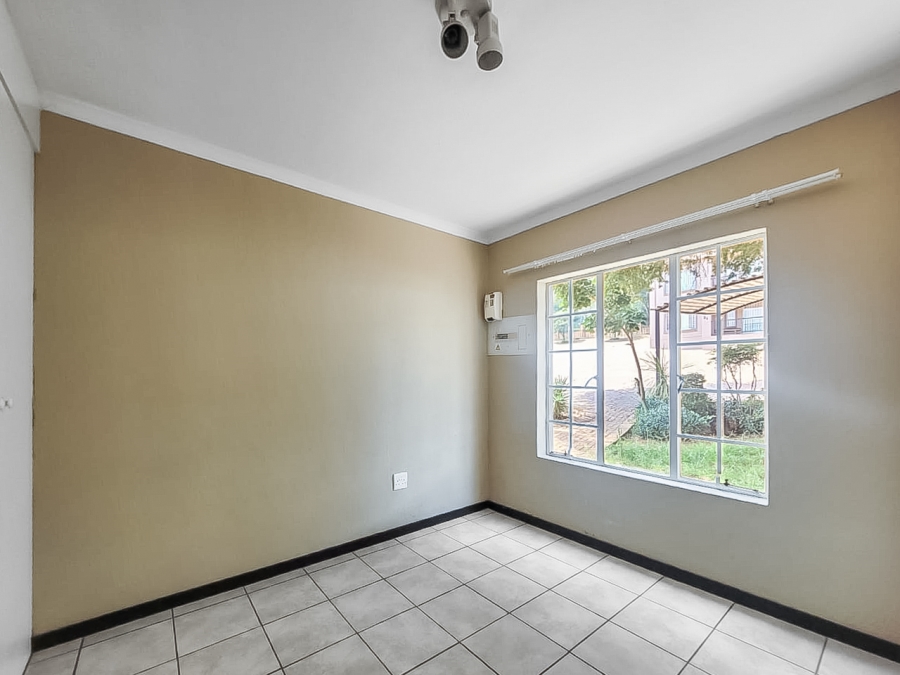 2 Bedroom Property for Sale in Wilgeheuwel Gauteng