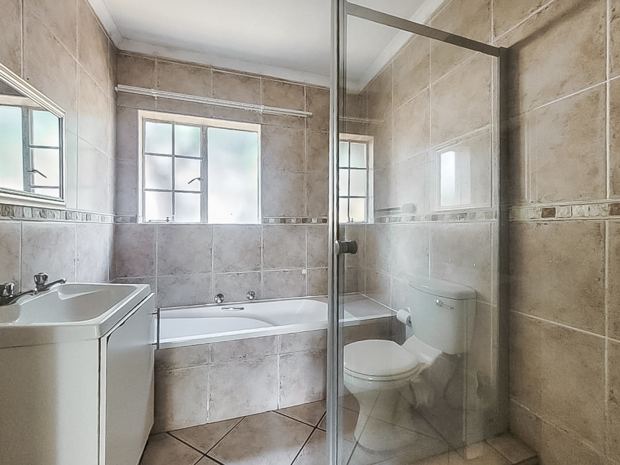 2 Bedroom Property for Sale in Wilgeheuwel Gauteng