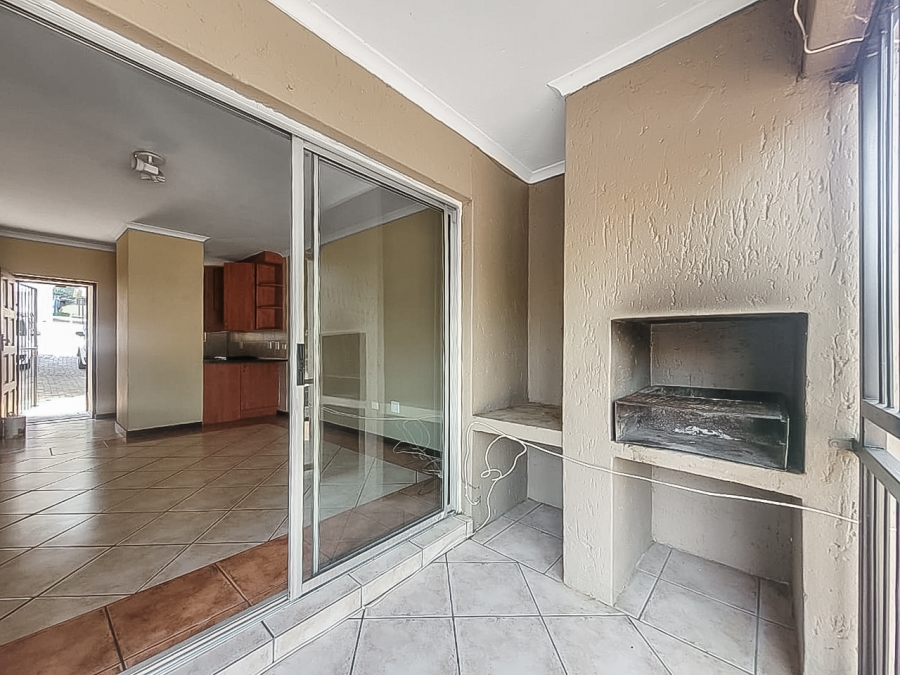 2 Bedroom Property for Sale in Wilgeheuwel Gauteng