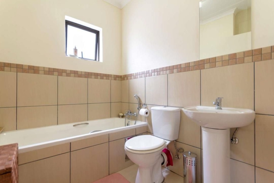 To Let 3 Bedroom Property for Rent in Barbeque Downs Gauteng