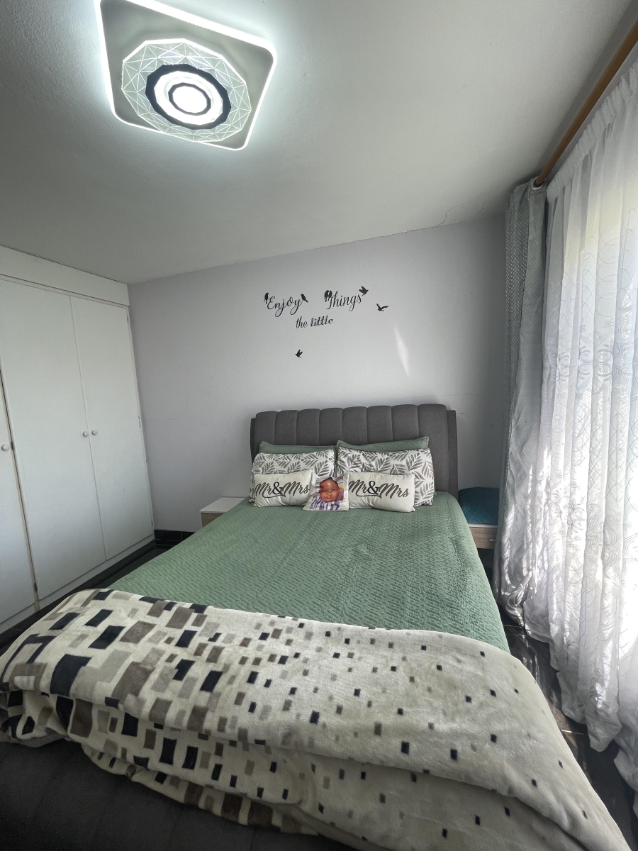 2 Bedroom Property for Sale in Vorna Valley Gauteng