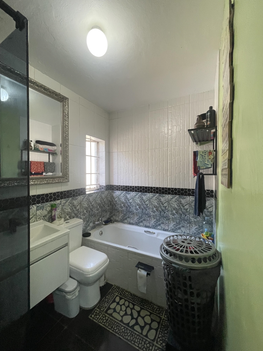 2 Bedroom Property for Sale in Vorna Valley Gauteng