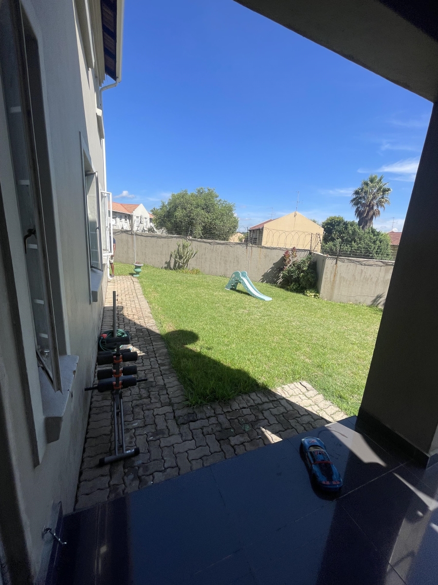 2 Bedroom Property for Sale in Vorna Valley Gauteng