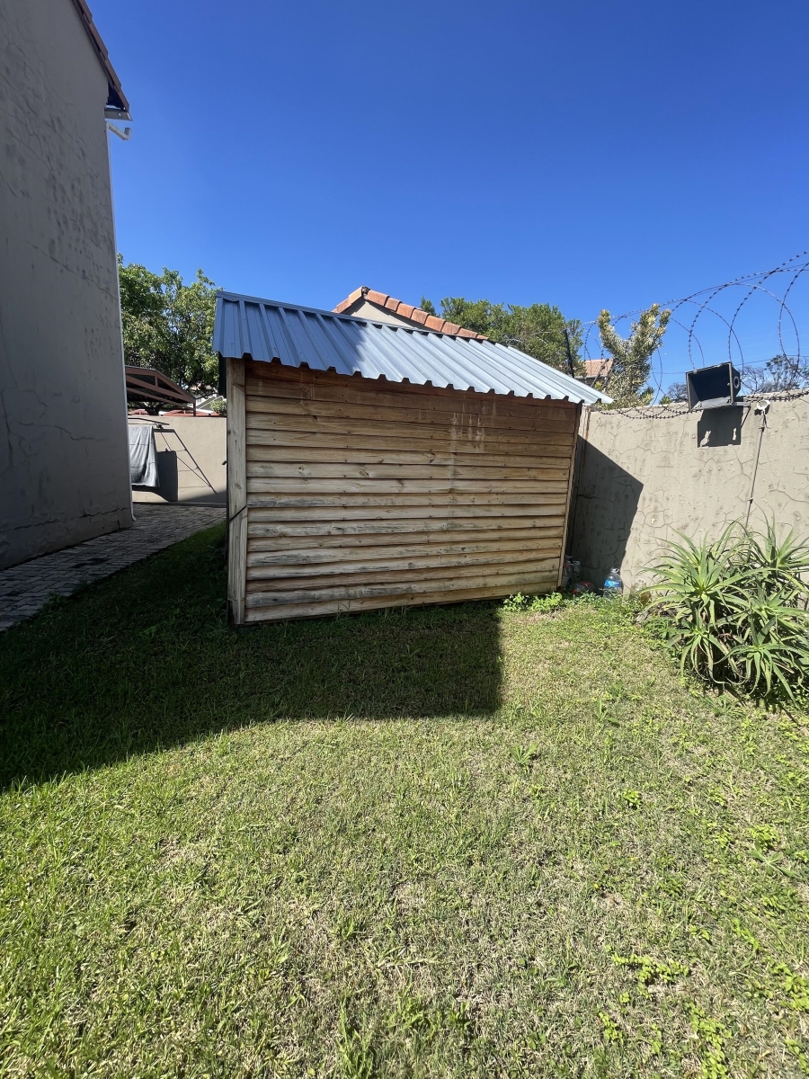 2 Bedroom Property for Sale in Vorna Valley Gauteng