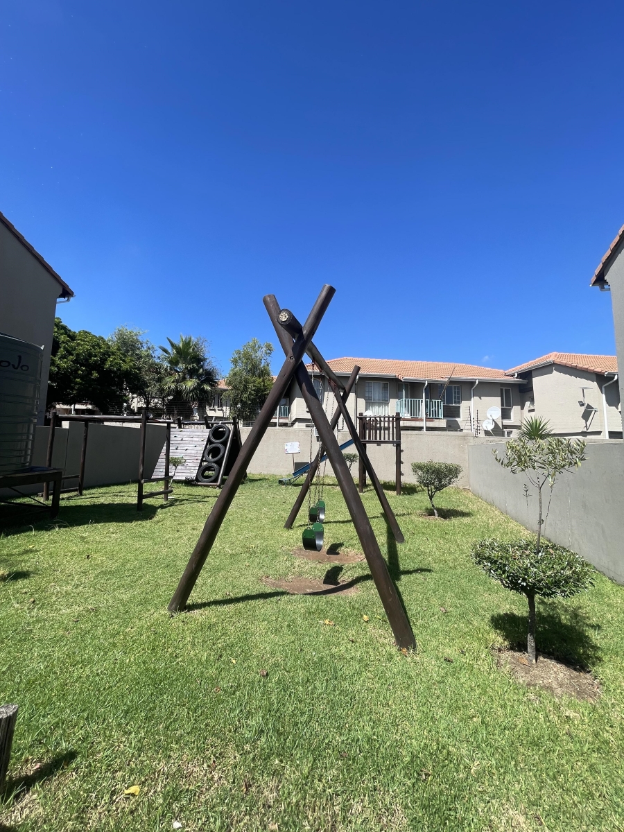 2 Bedroom Property for Sale in Vorna Valley Gauteng