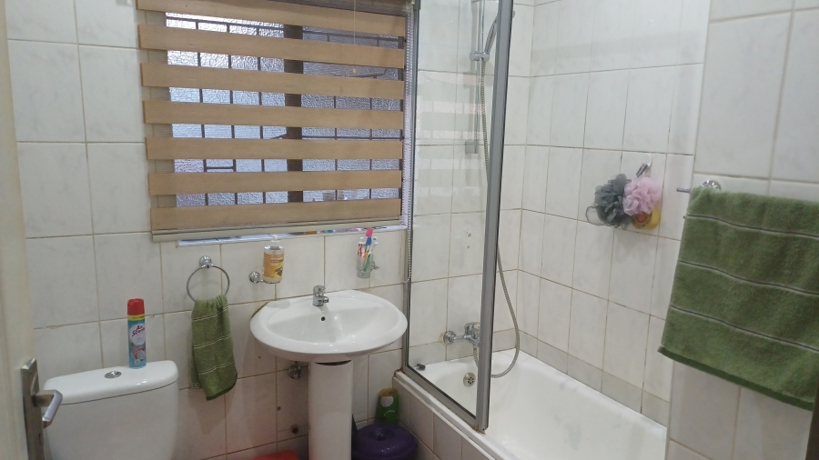 2 Bedroom Property for Sale in Lenasia Ext 11 Gauteng